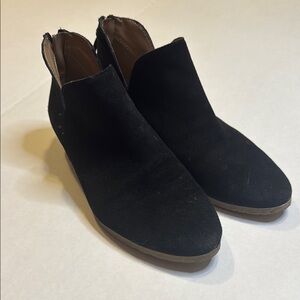 Kenneth Cole Black Ankle Booties Sleek Minimalist Design